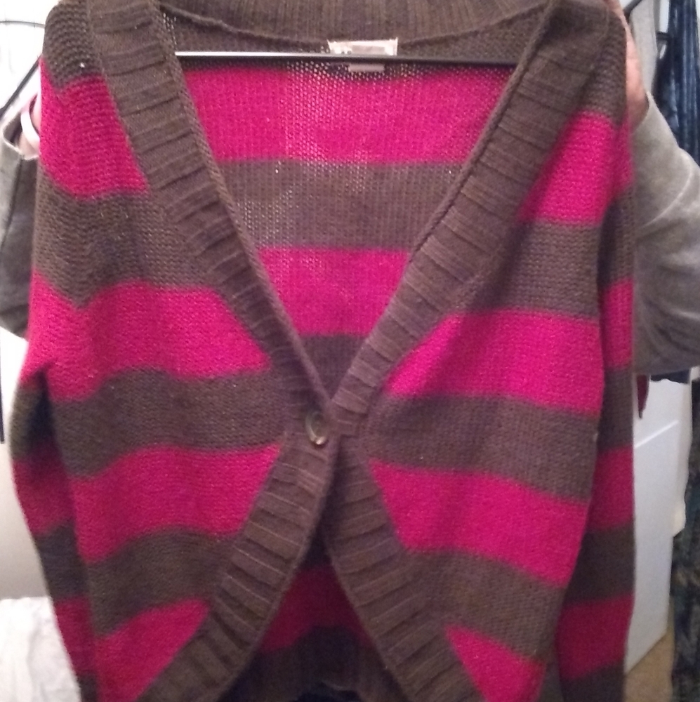 Short sleeved medium weight cardigan
